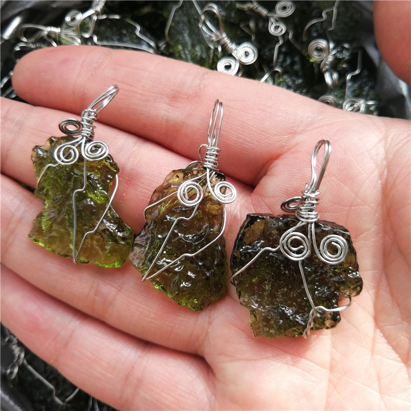 จี้หินโมลดาวอิตธรรมชาติ A++ สี - Crystal Pendant Necklace Natural Stone บทวิจารณ์และราคา