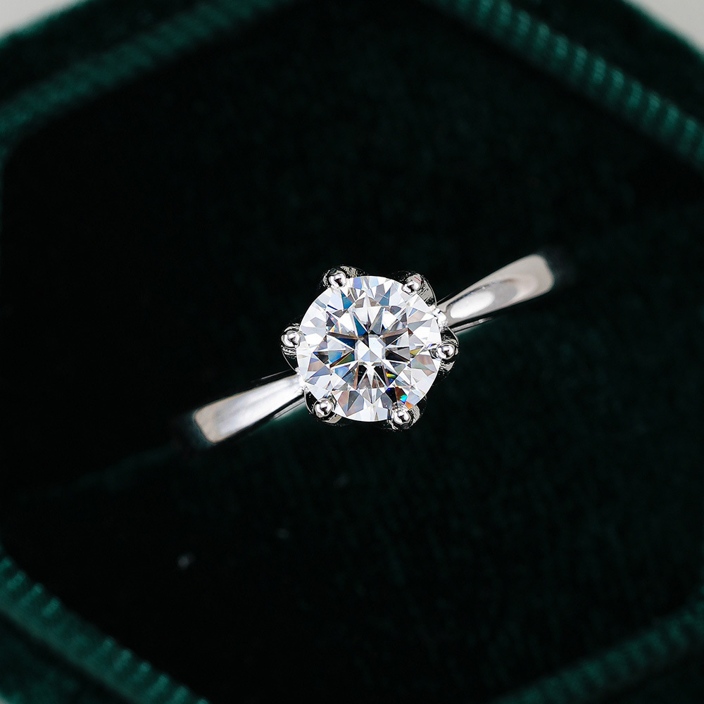 จอยซ์เจลลี่ คลาสสิค ซิกซ์-คลอว - Moissanite Engagement Ring 1 Carat บทวิจารณ์และราคา