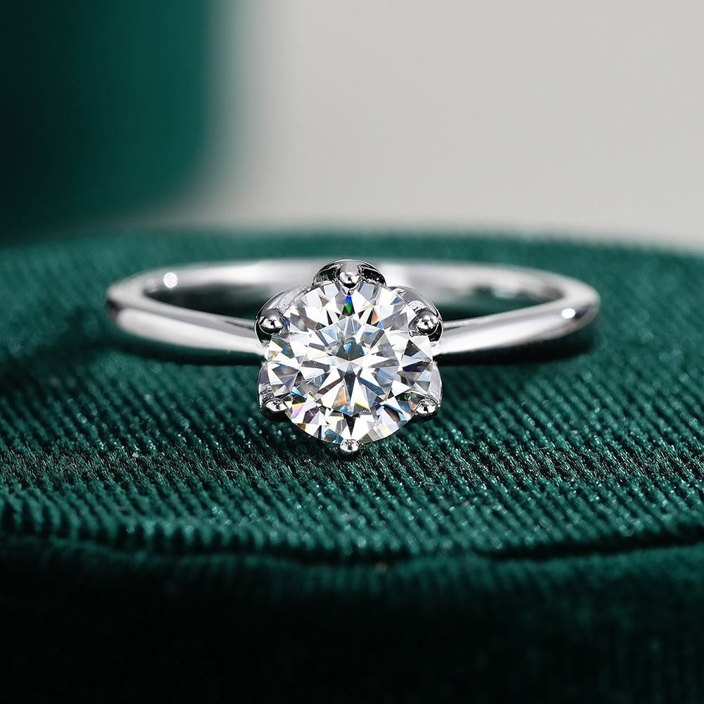 จอยซ์เจลลี่ คลาสสิค ซิกซ์-คลอว - Moissanite Engagement Ring 1 Carat บทวิจารณ์และราคา