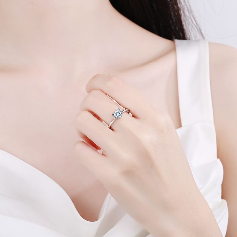แหวนมอยซาไนต์รูปทรงแฟนซี 1 กะร - Moissanite Engagement Ring 1 Carat บทวิจารณ์และราคา