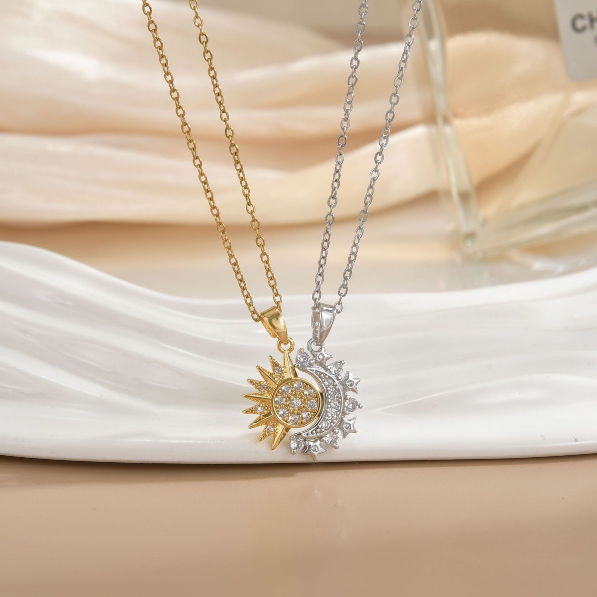 สร้อยคอคู่แม่เหล็ก 2 ชิ้น สำหร - Magnetic Couple Matching Necklaces บทวิจารณ์และราคา